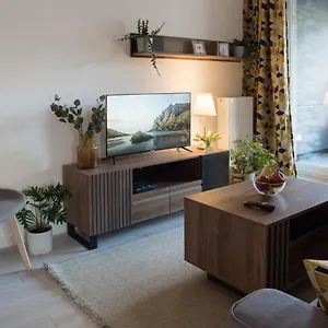 Sloneczny Kamienica Grochow With Free Parking Apartament